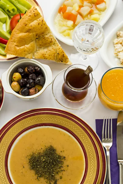 Tradisjonell Tyrkisk Ramadan Iftar Middag Med Supper Ramadan Brød – stockfoto