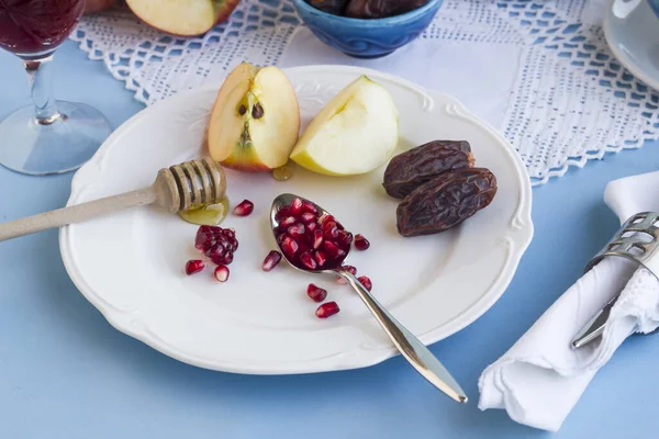 Rosh Hashanah Tradiční Židovský Novoroční Koncept Nakrájenými Jablky Granátové Jablko — Stock fotografie