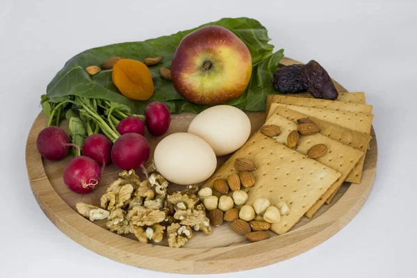 Fiesta Judía Fondo Pascua Con Alimentos Simbólicos Plato Madera Blanco — Foto de Stock