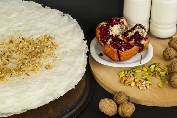 Tradicional Turco Ramadã Sobremesa Gullac Ingredientes Folhas Placa Madeira Com — Fotografia de Stock