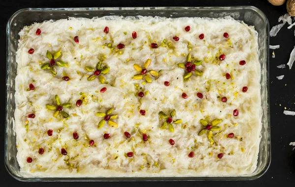 Tradisjonell Tyrkisk Ramadan Melkeørken Gullac Glassbeholder Svart Med Ingredienser Duk – stockfoto