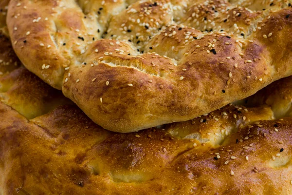 Lähikuva Otettu Fresh Ramadan Breads Pinossa Tausta — kuvapankkivalokuva