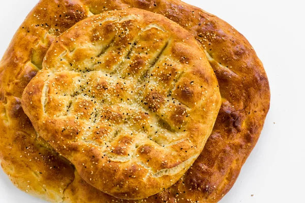Fersk Ramadan Breads Hvit Overflate Med Kopiplass Utsikt Ovenfra – stockfoto