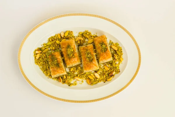 Pasticceria Tradizionale Turca Dessert Pistacchio Baklava Piatto Ovale Bianco Con — Foto Stock