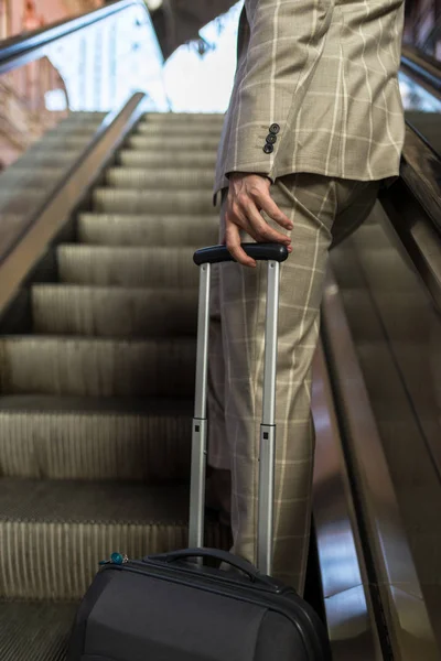 Close-up: Businessman Hand and Hand Luggage — Stock Photo, Image