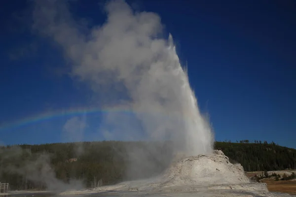 Castle Geyser erupting on background of blue sky , Yellowstone NP,USA — 스톡 사진