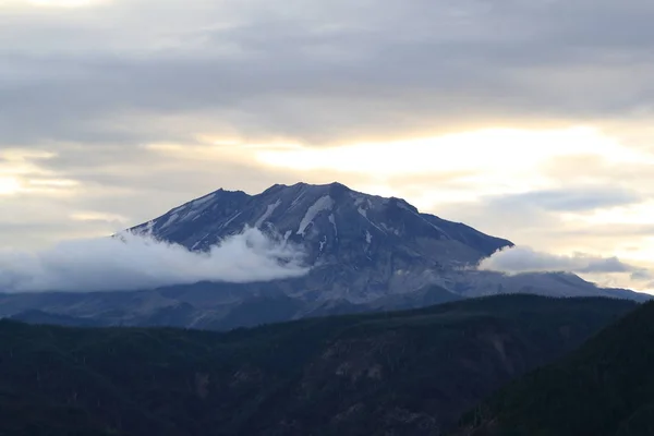Uma bela vista do Monte Saint Helens Area, EUA — Fotografia de Stock