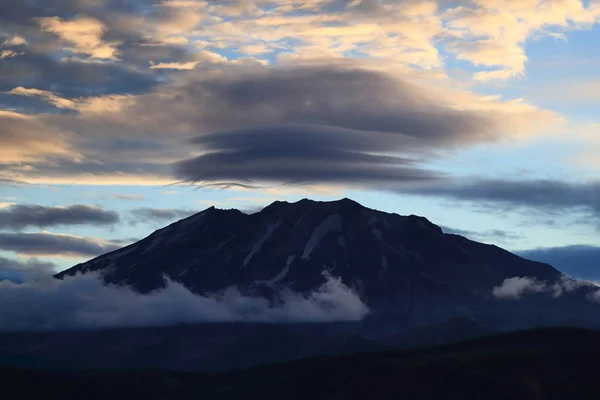 A beautiful View of Mount Saint Helens Area, USA — стоковое фото