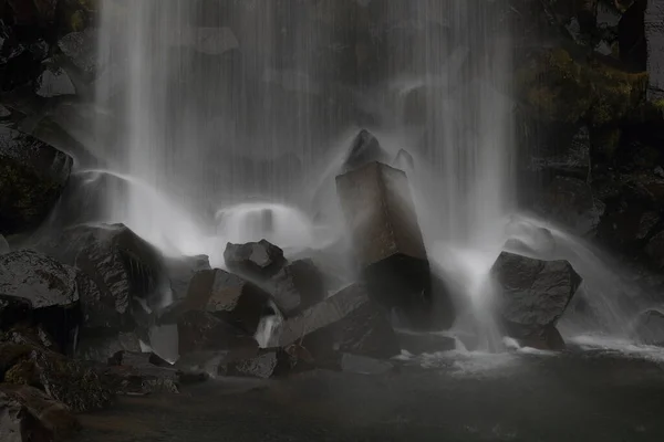 Cascata dello Svartifoss, Skaftafell, Vatnajoekull NP, Islanda — Foto Stock