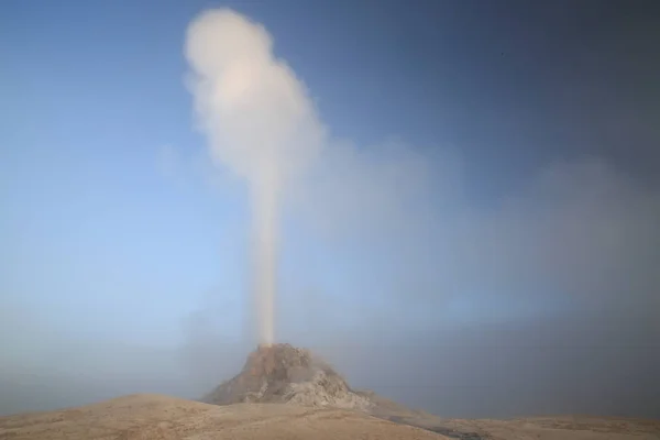 Wyoming White Dome Geyser Firehole Lake Drive Yellowstone National Park — 스톡 사진