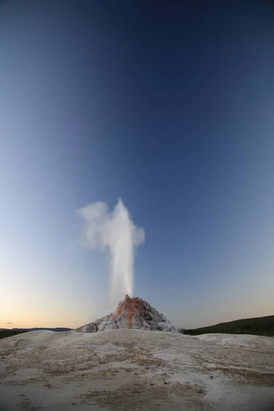 Wyoming White Dome Geyser Firehole Lake Drive Yellowstone National Park — 스톡 사진