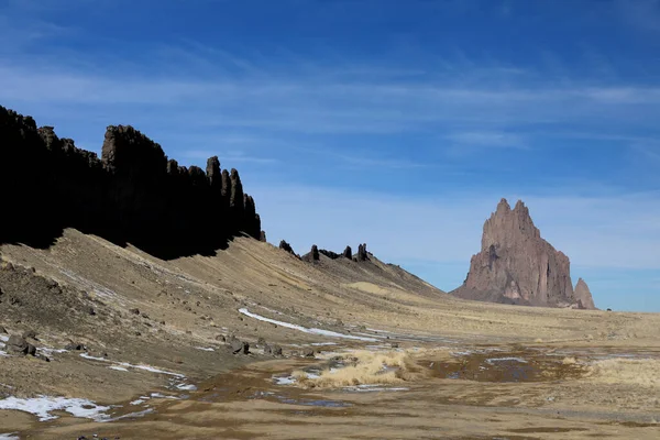Shiprock Der Große Vulkanfelsen Der Wüstenebene Von New Mexico — Stockfoto