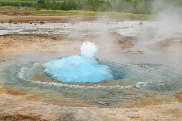 Ijslands Grote Geysir Strokkur Warmwaterbronnen — Stockfoto