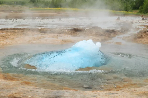 Ijslands Grote Geysir Strokkur Warmwaterbronnen — Stockfoto