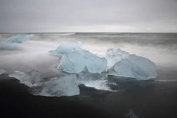 Ledovcové Kusy Ledu Černé Pláži Jokulsarlonu — Stock fotografie