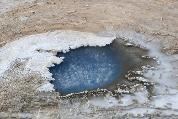 冰岛景观Hveravellir地热面积 炉灶面积和五颜六色的温泉池 — 图库照片