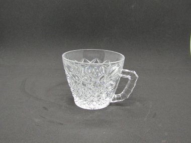 Kahve, çay ve diğer içecekler için kristal bardak..