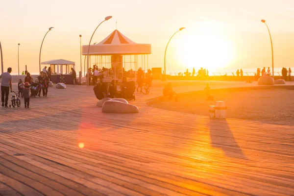 Tel Aviv Kuzey Limanında Sahilde Sunset Yakınında Stok Fotoğraf