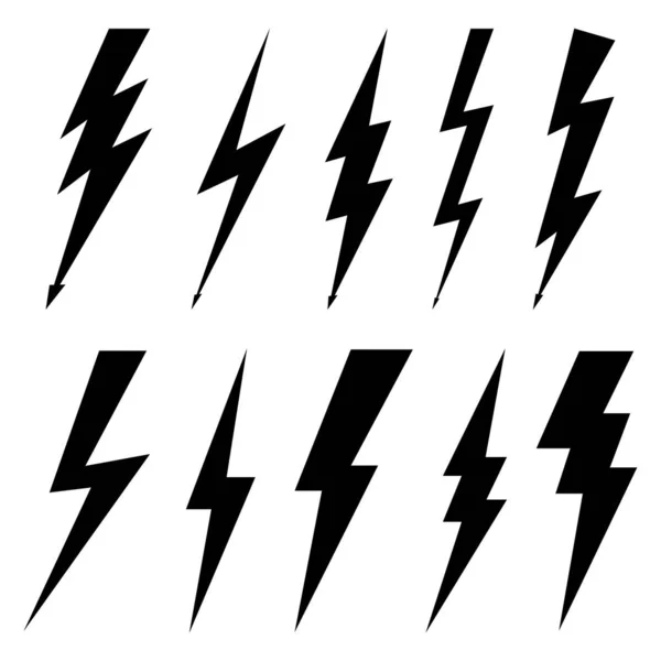 Thunderbolt simgeleri beyaz arkaplanda izole edildi. Siyah siluetler düz stil. Elektrikli yüksek voltajlı yıldırım. Yıldırım çarpması tehlikeyi işaret eden sembollerdir. Çizgi film elemanları. Vektör.