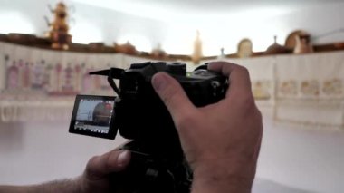 Man shoots video in the Museum, Museum exhibits the heritage of Eastern culture