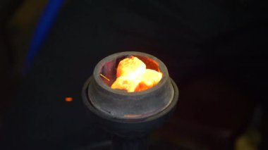 Yakılmış bir nargilede kömür çok güzel yanar. Shisha.