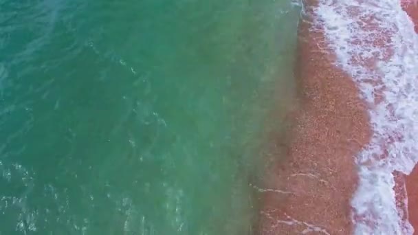 Il mare azzurro. Surf. Bellissimo mare in una bella giornata di sole — Video Stock