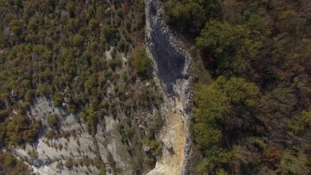 Gök mavisi deniz. Sörf. Güzel güneşli bir günde Güzel bir deniz — Stok video