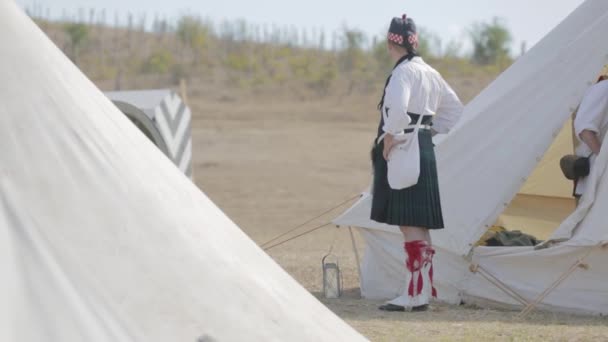 Camp militaire. Les soldats britanniques de la guerre de Crimée. Reconstitution de scènes — Video