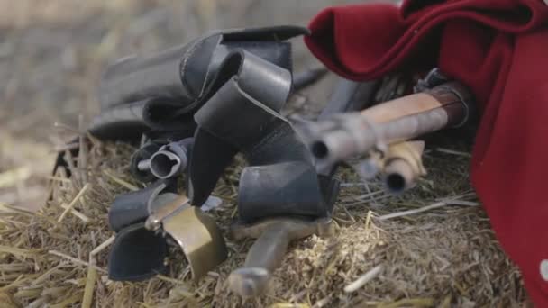 Dönemin silahı. Askeri kamp. Kırım Savaşı sahnelerinin yeniden canlandırılması — Stok video