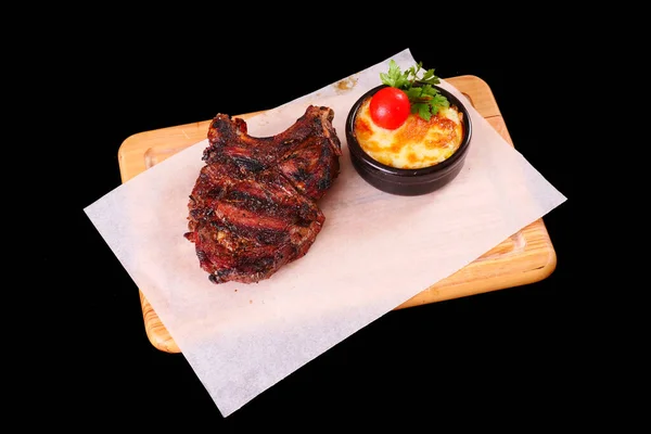 Fried juicy steak on a wooden board and the julien. Mushrooms baked with cheese — Stock Image Fried juicy steak on a wooden board and the julien. Mushrooms baked with cheese Royalty Free Stock Photos