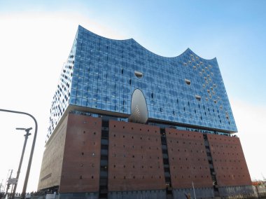 Hamburg, Almanya - Kasım 2016 yaklaşık: Elbphilharmonie konser salonu Herzog ve De Meuron tarafından tasarlanan Hafencity Mahallesi