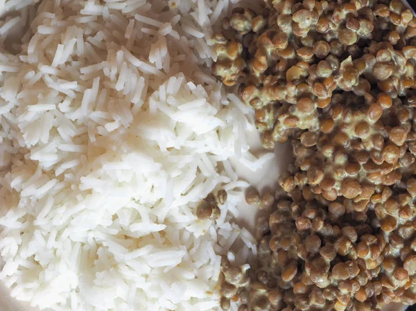 Hint mercimek köri pirinç vejetaryen yemek ile