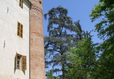 Pralormo, İtalya - Nisan 2018 Castello di Pralormo kalesi
