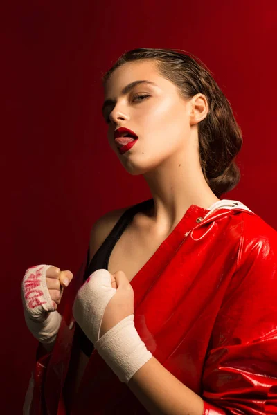 Retrato Perto Atleta Feminino Mãos Mão Vermelha Ligaduras Modelo Bonito Fotos De Bancos De Imagens