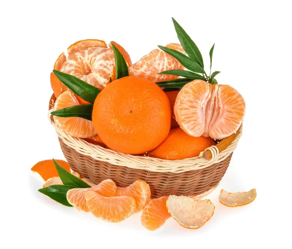 Mandarin, levelek és a szelet fehér háttér — Stock Fotó
