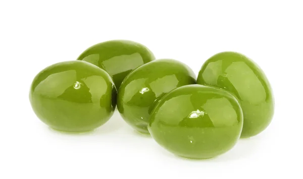 Olive verdi isolate su fondo bianco — Foto Stock