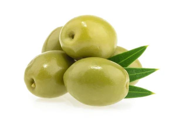 Olive verdi isolate su fondo bianco — Foto Stock