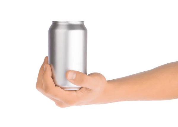 Το χέρι κρατά μεταλλικό ποτό μπορεί να απομονωθεί σε λευκό — Φωτογραφία Αρχείου