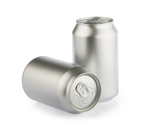 Металлический алюминиевый напиток банки напиток изолированы на белом фоне — стоковое фото
