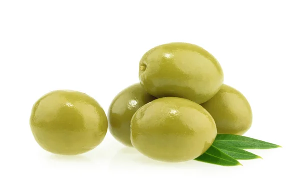 Olives vertes isolées sur fond blanc — Photo