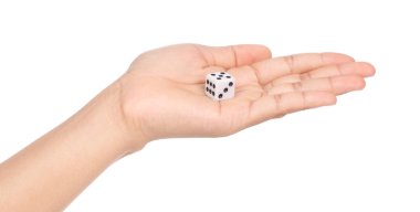 Beyaz arka plan üzerinde izole plastik zar tutan el.