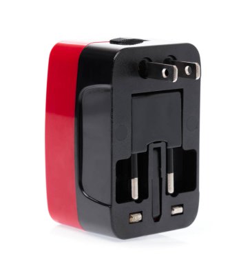 Beyaz arkaplanda 3 pin ana prizi izole edildi