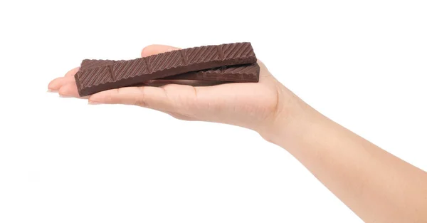 Mano sosteniendo barra de chocolate aislado sobre fondo blanco. — Foto de Stock