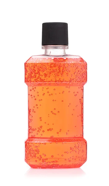 Lavagem bucal em frasco de plástico isolado sobre fundo branco — Fotografia de Stock