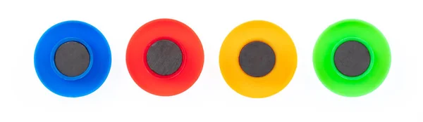 Πολύχρωμο χαριτωμένο Magnet κόκκινο, bule, κίτρινο, πράσινο magneticl απομονωμένο — Φωτογραφία Αρχείου