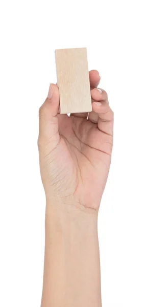 Mão segurando bloco de madeira isolado no fundo branco — Fotografia de Stock