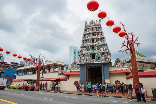 Singapore - Feb 18 2017: Sri Mariamman Hindu temple at Chinatown — стокове фото