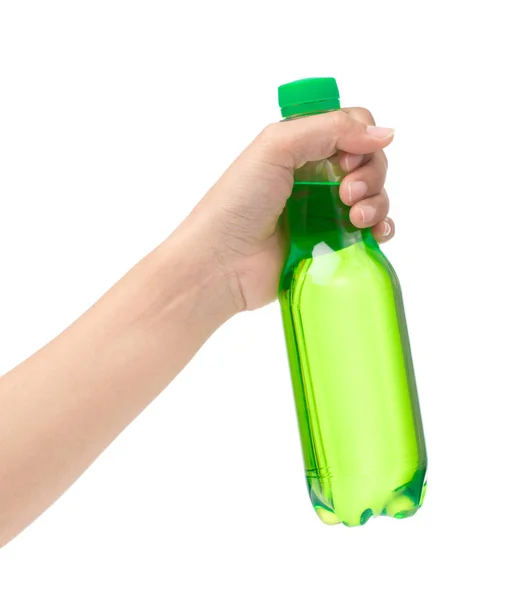 Hand houden verfrissende dranken in plastic fles geïsoleerd op whi — Stockfoto