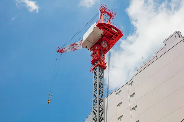 Crane and construction of building — Stock Photo, Image