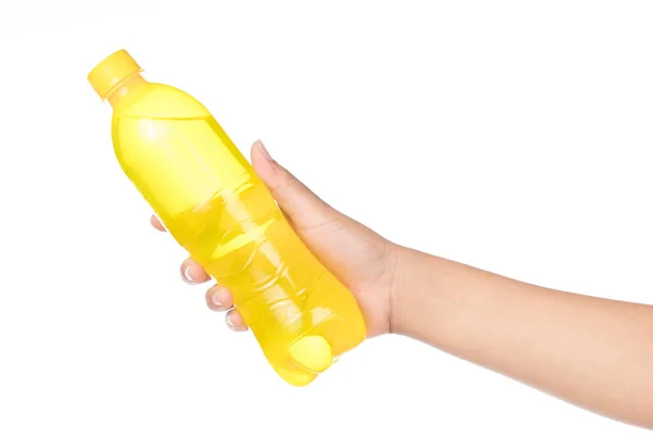 Dłoń gospodarstwa orzeźwiający soda ananasowa napoje bezalkoholowe w butelce iso — Zdjęcie stockowe